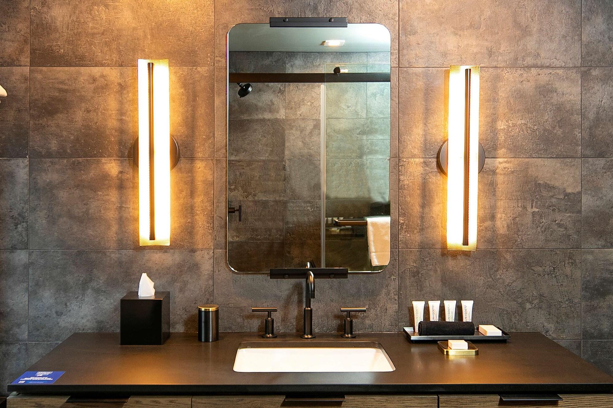 The Lloyd Stamford, Tapestry Collection By Hilton Hotell Exteriör bild