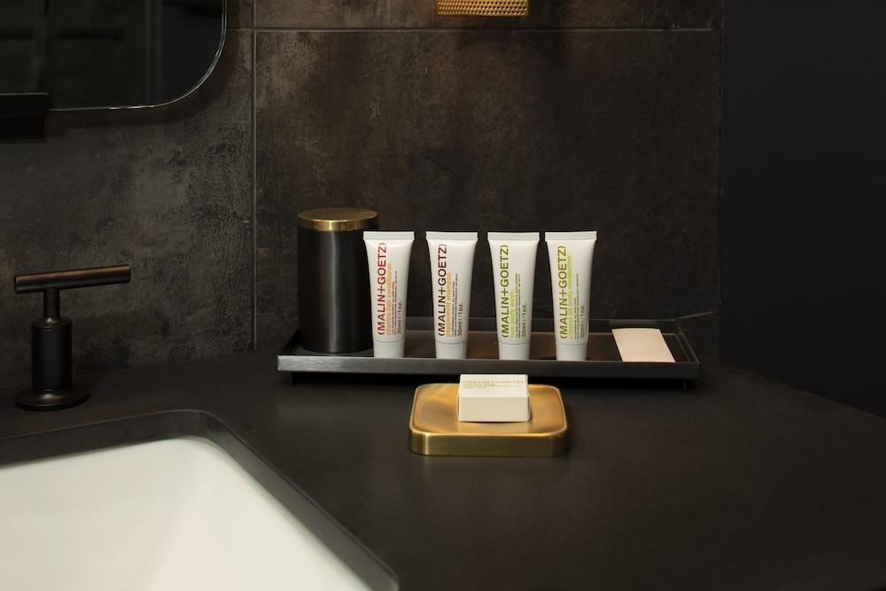 The Lloyd Stamford, Tapestry Collection By Hilton Hotell Exteriör bild