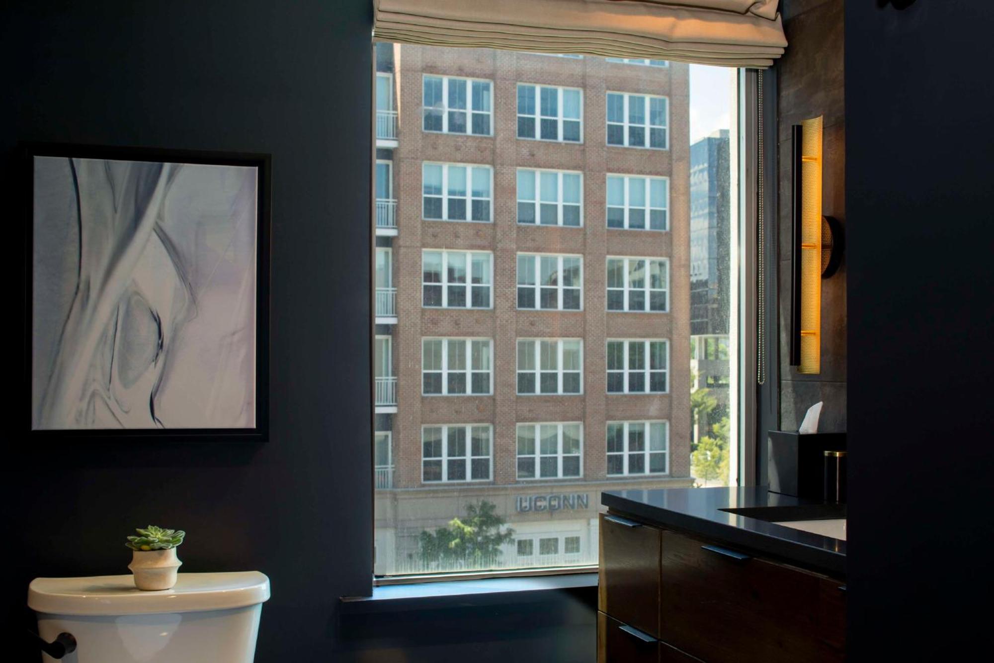 The Lloyd Stamford, Tapestry Collection By Hilton Hotell Exteriör bild