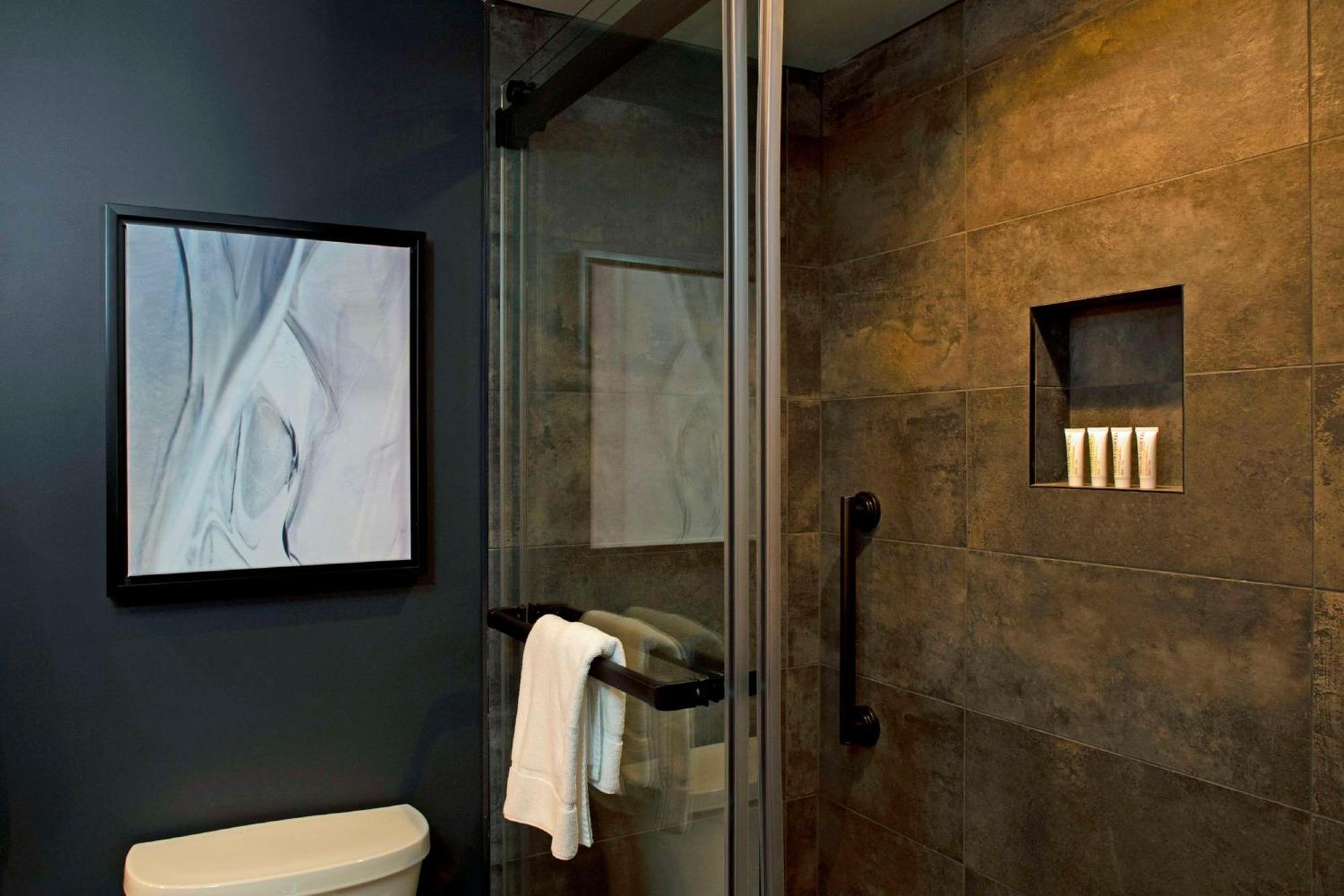The Lloyd Stamford, Tapestry Collection By Hilton Hotell Exteriör bild