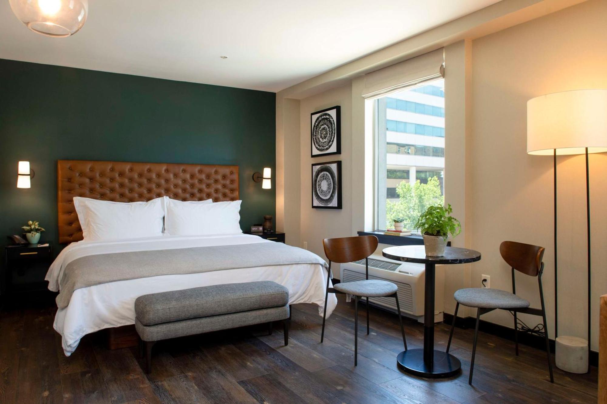 The Lloyd Stamford, Tapestry Collection By Hilton Hotell Exteriör bild